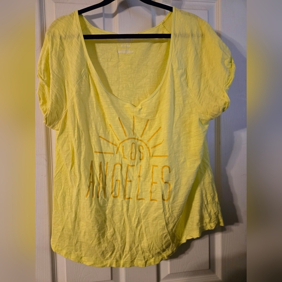 Old Navy Tops - Old Navy yellow 'Los Angeles' tshirt - XXL